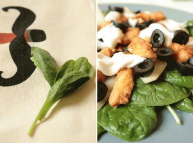 Zdjęcie - Kurczak, szpinak, czarne oliwki i gruszka - Przepisy kulinarne ze zdjęciami
