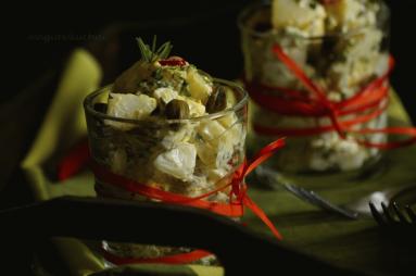 Zdjęcie - Sałatka ziemniaczana z kaparami - Przepisy kulinarne ze zdjęciami
