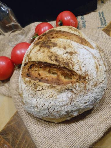 Zdjęcie - Chleb z karmelizowanym porem i pestkami - Przepisy kulinarne ze zdjęciami