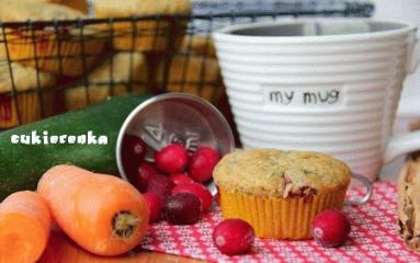 Zdjęcie - Cynamonowe muffiny z cukinią, marchewka i żurawiną - Przepisy kulinarne ze zdjęciami