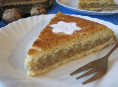 Zdjęcie - Przepyszna tarta z karmelizowanymi orzechami (Engadiner Nusstorte) - Przepisy kulinarne ze zdjęciami