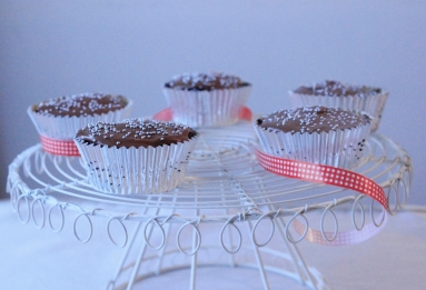 Zdjęcie - Korzenno - czekoladowe babeczki z powidłami sliwkowymi - Przepisy kulinarne ze zdjęciami