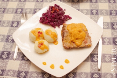 Zdjęcie - Z kuchni tradycyjnej: kapusta czerwona duszona z boczkiem - Przepisy kulinarne ze zdjęciami