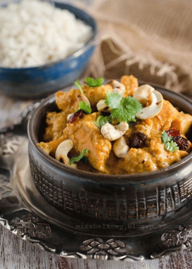 Zdjęcie - Curry z kurczaka z żurawiną i orzechami nerkowca - Przepisy kulinarne ze zdjęciami