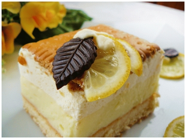 Zdjęcie - Ciasto cytrynowe z orzeźwiającym kremem budyniowym i puszystą pianką - Przepisy kulinarne ze zdjęciami