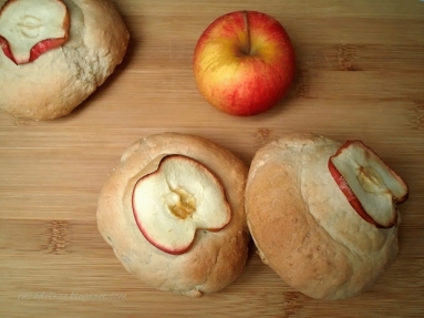 Zdjęcie - Wyjątkowe bułeczki - z jabłkiem, na wytrawnie - Przepisy kulinarne ze zdjęciami