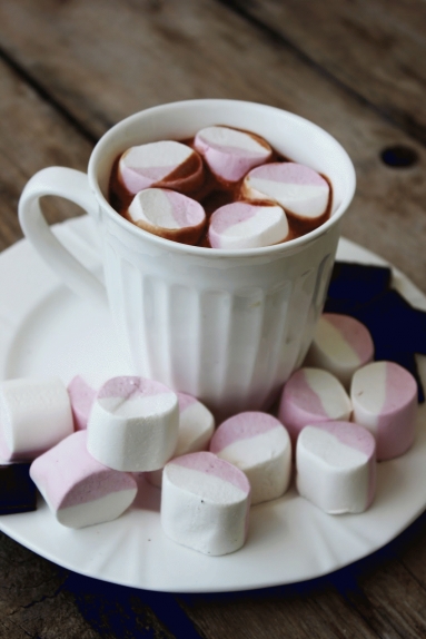 Zdjęcie - Gorąca czekolada z piankami z filmu Holiday - Przepisy kulinarne ze zdjęciami