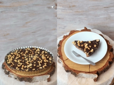 Zdjęcie - Tarta z solonym karmelem, orzeszkami i gorzką czekoladą - Przepisy kulinarne ze zdjęciami