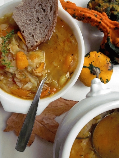 Zdjęcie - Zupa dyniowa z kapustą i ziemniakami - Przepisy kulinarne ze zdjęciami