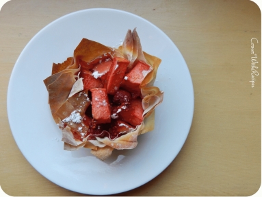 Zdjęcie - Koszyczki z ciasta filo z jabłkiem i malinami - Przepisy kulinarne ze zdjęciami