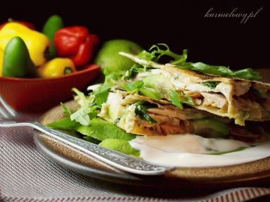 Zdjęcie - Quasedilla z kurczakiem, szpinakiem i kozim serem/Spinach, chicken and goat cheese quasedilla - Przepisy kulinarne ze zdjęciami