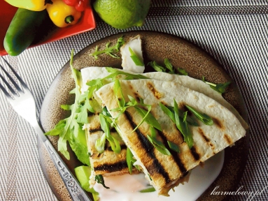 Zdjęcie - Quasedilla z kurczakiem, szpinakiem i kozim serem/Spinach, chicken and goat cheese quasedilla - Przepisy kulinarne ze zdjęciami