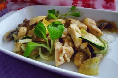 Zdjęcie - Expresowy kurczak z warzywami - Przepisy kulinarne ze zdjęciami
