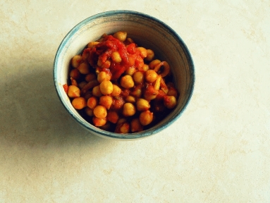 Zdjęcie - Ciecierzyca w pomidorach - Przepisy kulinarne ze zdjęciami