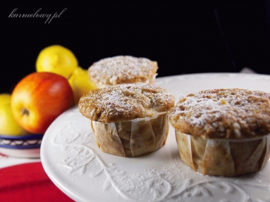 Zdjęcie - Bananowe muffiny z jabłkami i cynamonem/Banana muffins with apples and cinnamon - Przepisy kulinarne ze zdjęciami