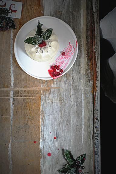 Zdjęcie - Waniliowa panna cotta z sosem porzeczkowym - Przepisy kulinarne ze zdjęciami