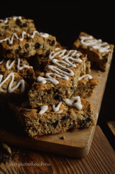 Zdjęcie - Kruche ciastka z aronią i cytrynowym lukrem - Przepisy kulinarne ze zdjęciami