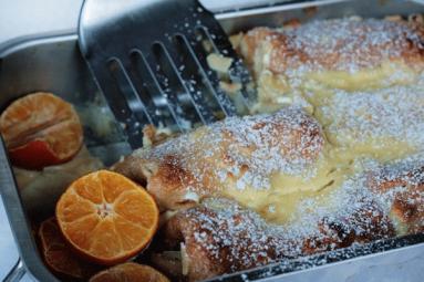 Zdjęcie - Naleśniki zapiekane z serem pod migdałowo – pomarańczową pierzynką - Przepisy kulinarne ze zdjęciami