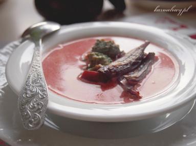 Zdjęcie - Różowa zupa z pieczoną cebulą i brokułami/Pink soup with roasted onions and broccoli - Przepisy kulinarne ze zdjęciami