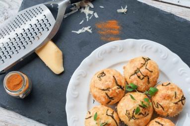 Zdjęcie - Wytrawne muffiny serowe - Przepisy kulinarne ze zdjęciami