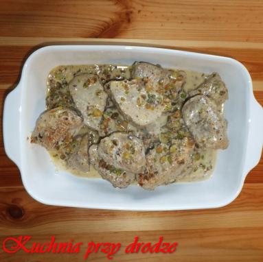 Zdjęcie - Polędwiczki wieprzowe w sosie śmietanowym z pistacjami - Przepisy kulinarne ze zdjęciami