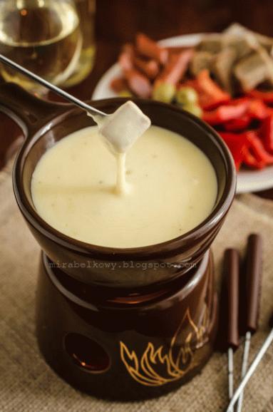Zdjęcie - Fondue serowe - Przepisy kulinarne ze zdjęciami