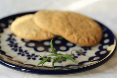 Zdjęcie - Ciastka miodowo rozmarynowe - Przepisy kulinarne ze zdjęciami