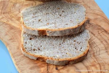 Zdjęcie - Chleb pszenno-żytni na zakwasie z orzechami - Przepisy kulinarne ze zdjęciami