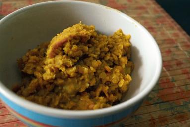 Zdjęcie - Czerwona soczewica po pakistańsku z ziemniakami - Przepisy kulinarne ze zdjęciami