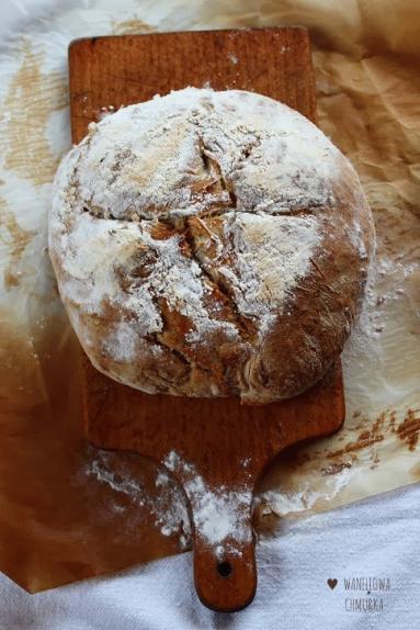Zdjęcie - Chleb z garnka na zakwasie pszennym - Przepisy kulinarne ze zdjęciami