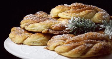 Zdjęcie - Drożdżowe wieńce cynamonowe/Cinnamon wreaths - Przepisy kulinarne ze zdjęciami