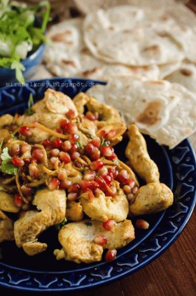 Zdjęcie - Kurczak z granatem w stylu indyjskim - Przepisy kulinarne ze zdjęciami