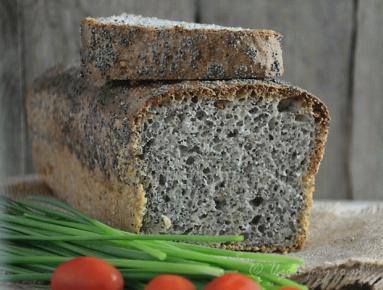 Zdjęcie - Chleb z makiem - Przepisy kulinarne ze zdjęciami