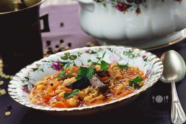 Zdjęcie - Zupa ogonowa z makaronem i warzywami - Przepisy kulinarne ze zdjęciami
