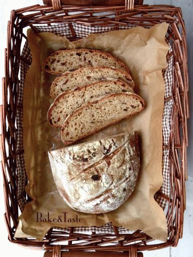 Zdjęcie - Chleb z karmelizowaną czerwoną cebulą (na zakwasie) - Przepisy kulinarne ze zdjęciami