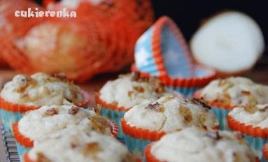 Zdjęcie - Muffiny z karmelizowaną cebulą - Przepisy kulinarne ze zdjęciami