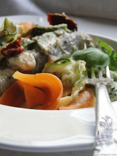 Zdjęcie - Halibut z avocado  i tagliatelle cukiniowo - marchewkowym - Przepisy kulinarne ze zdjęciami