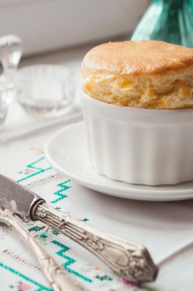 Zdjęcie - Suflet serowy (soufflé au fromage) - Przepisy kulinarne ze zdjęciami