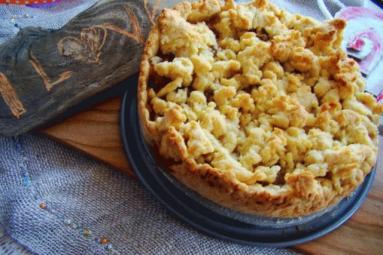 Zdjęcie - Mega kruche ciasto z śliwkami i jabłkami - Przepisy kulinarne ze zdjęciami