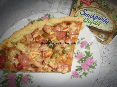 Zdjęcie - Pizza na kruchym spodzie - Przepisy kulinarne ze zdjęciami