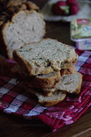 Zdjęcie - Chleb z roszponką - Przepisy kulinarne ze zdjęciami