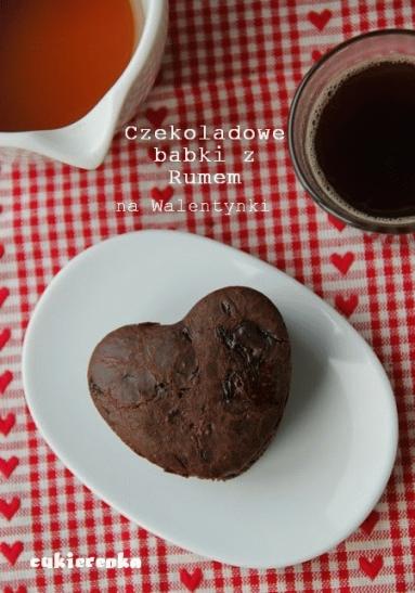 Zdjęcie - Czekoladowe, drożdżowe babeczki nasączane Rumem i miodem (na Walentynki) - Przepisy kulinarne ze zdjęciami