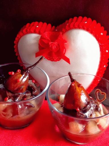 Zdjęcie - Pikanty  mus czekoladowy z karmelizowaną gruszką /dla zakochanych/ - Przepisy kulinarne ze zdjęciami