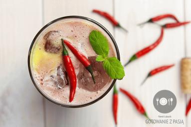 Zdjęcie - Ananasowy napój miłości z nutą pikanterii - Przepisy kulinarne ze zdjęciami