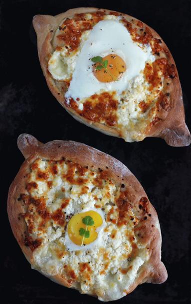 Zdjęcie - Gruzińskie chlebki chaczapuri z jajkiem - Przepisy kulinarne ze zdjęciami
