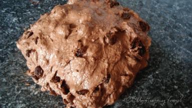 Zdjęcie - Chleb czekoladowy z orzechami i rodzynkami - Przepisy kulinarne ze zdjęciami