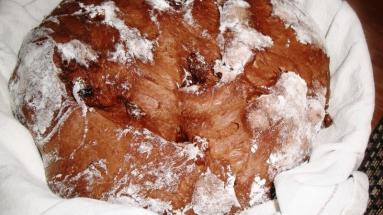 Zdjęcie - Chleb czekoladowy z orzechami i rodzynkami - Przepisy kulinarne ze zdjęciami