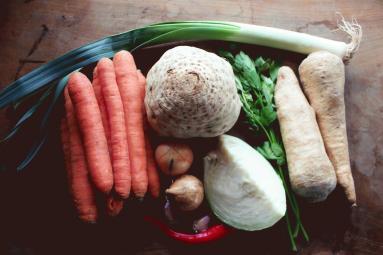 Zdjęcie - Przepis na bulion warzywny - Przepisy kulinarne ze zdjęciami