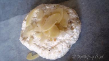 Zdjęcie - Makaroniki migdałowo-kokosowe - Przepisy kulinarne ze zdjęciami