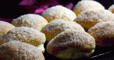 Zdjęcie - Pieczone pączki nadziewane jabłkami z syropem klonowym/Baked apple and maple doughnuts - Przepisy kulinarne ze zdjęciami